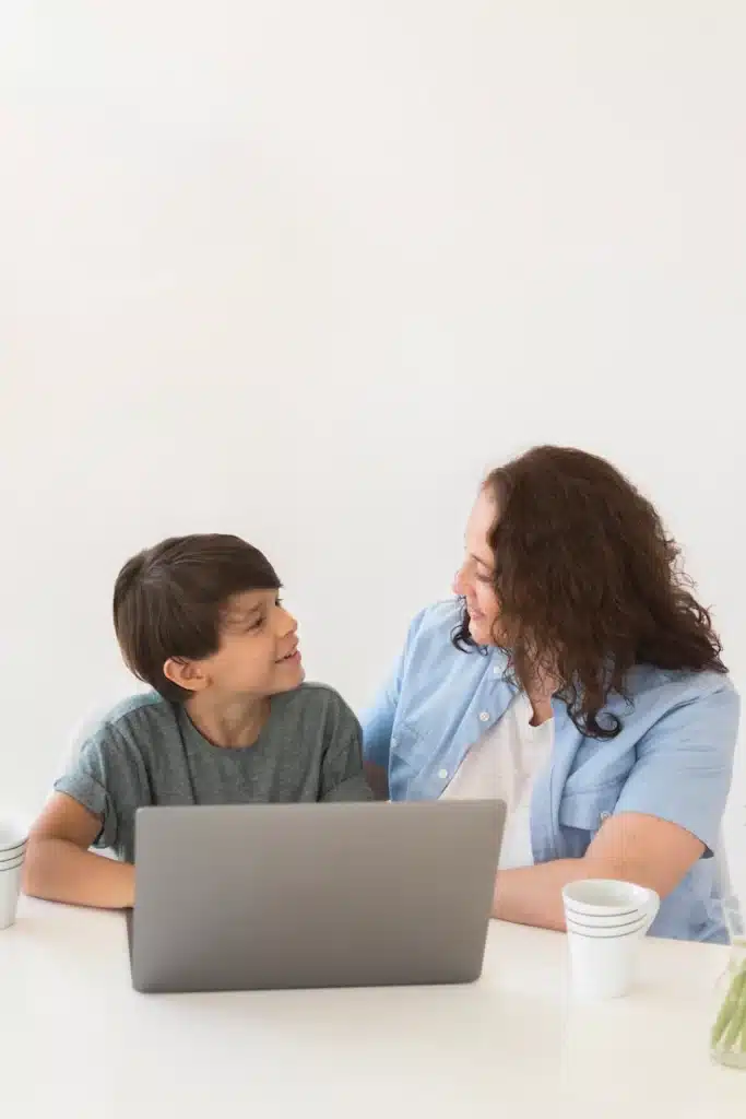 Criança e adulto conversando - Educação Financeira Educação Infantil